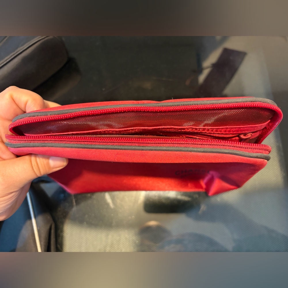 CHANEL Dark satin Scarlet Parfums makeup Pouch - Picture 4 of 10